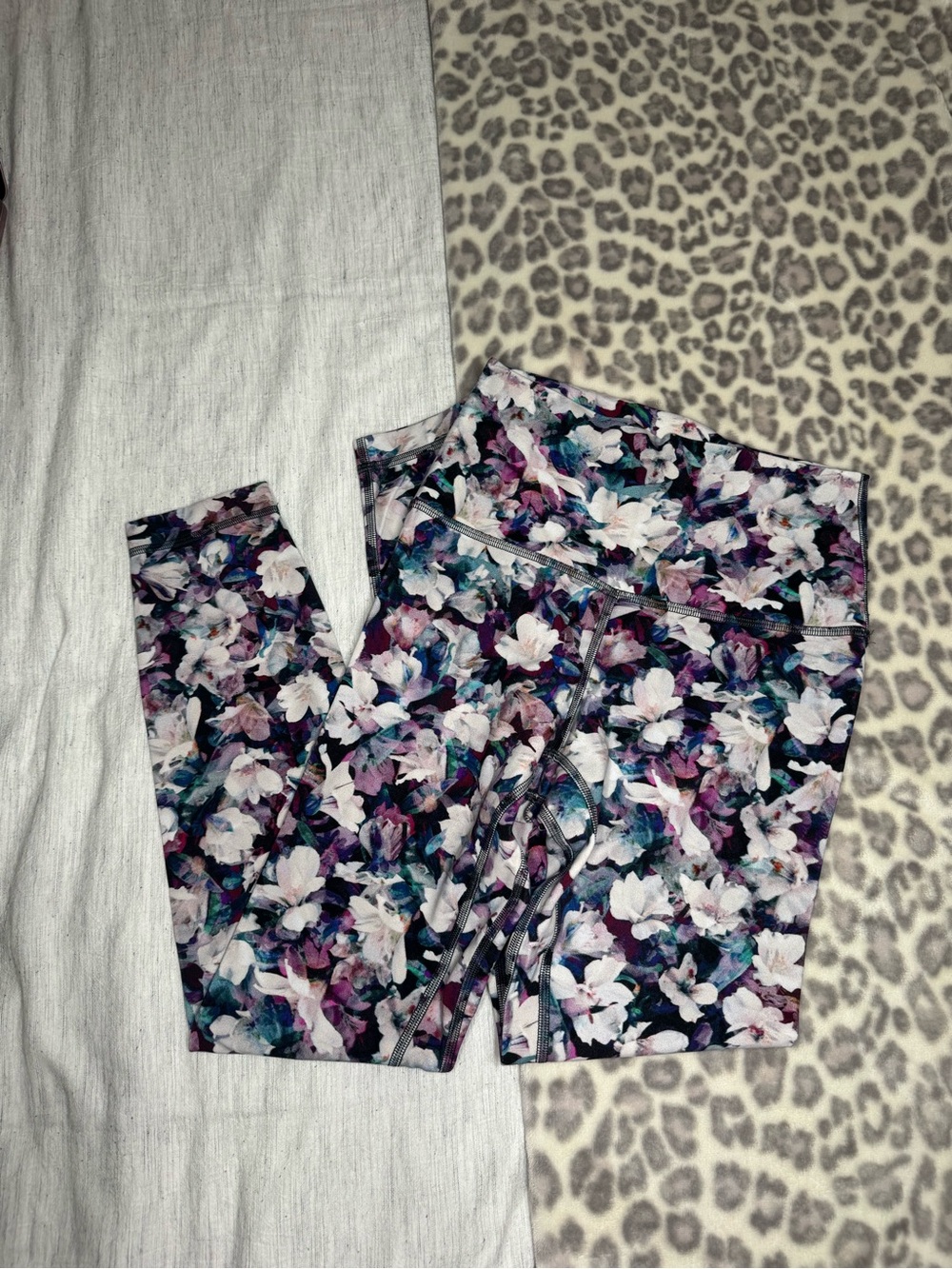 lululemon athletica Utopia Multi Align Pant II 25" // Size 4